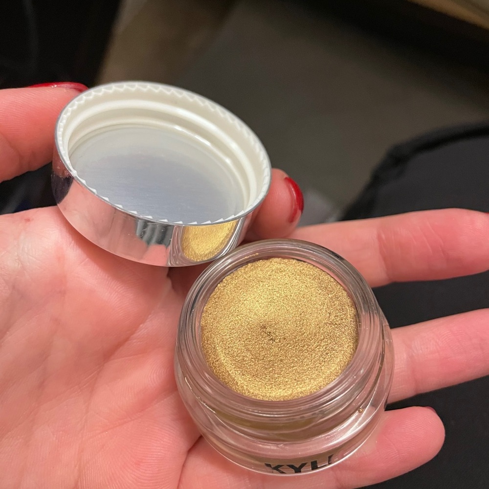 Kylie Cosmetics yellow gold creme shadow